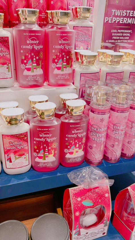 Bath and body works peppermint lotion beauty Christmas Shower Gel, Christmas Shower Products, Christmas Bath And Body Works, Winter Products, Bath & Body Gift Set, Cute Christmas Ideas, Preppy Skincare, Bath N Body Works, Latina Makeup