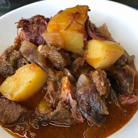 STRACOTTO: ITALIAN BEEF POT ROAST & POTATOES Pot Roast Potatoes, Beef Stew With Potatoes, Stew With Potatoes, Italian Stew, Italian Pot Roast, Beef And Potato Stew, Italian Meat Recipes, Linguine Recipes, Beef Pot Roast