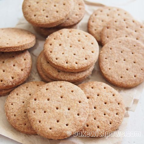 Homemade Digestive Biscuits - BAKE WITH PAWS Homemade Digestive Biscuits, Digestive Cookies, Biscuits From Scratch, Sesame Cookies, Biscuits Graham, Smart Snacks, Recipe Example, Toast Toppings, Biscuit Bake