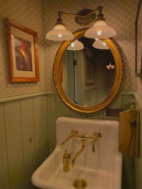 Vintage Gold Mirror Bathroom, 60s Bathroom Aesthetic, Cursed Bathroom, Gold Vintage Bathroom, Aesthetic Bathroom Sink, Space Age House, Bathroom Sink And Mirror, Bathroom Sink Vintage, Mustard Bathroom