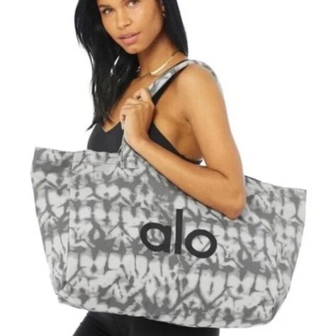 NWT ALO Yoga Tote Bag and ALO Skincare Samples Tie Dye Bags, Yoga Tote Bag, Holiday Tote Bag, Yoga Tote, Grey Tote Bags, Grey Tote, Grey Tie Dye, Grey Tie, Yoga Bag