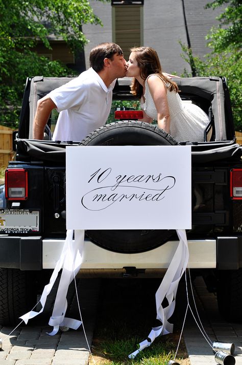 20 Year Anniversary Ideas, Ten Year Anniversary Gift, 25 Year Anniversary Gift, Wedding Vow Renewal Ceremony, Ten Year Anniversary, 25 Year Anniversary, Renewal Wedding, Wedding Anniversary Photos, Vow Renewal Ceremony