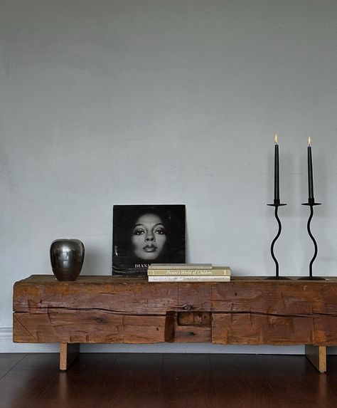 Wood Dining Table Styling, Dark Moody Room, Long Layers Hair, Sarah Shabacon, Aesthetic For Men, Hair Inspo Blonde, Men Old Money, Boat Vacation, Interior Minimalista