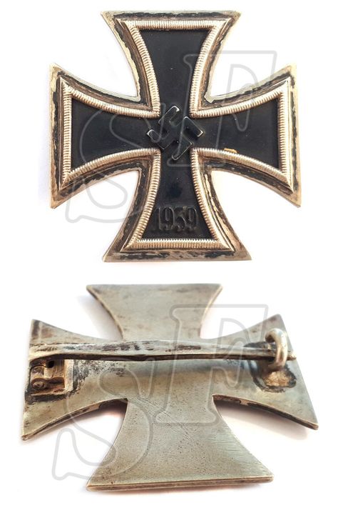 Wwii Uniforms, German Soldiers Ww2, Iron Cross, Military Diorama, Military Art, Black Iron, Germany, For Sale, Quick Saves