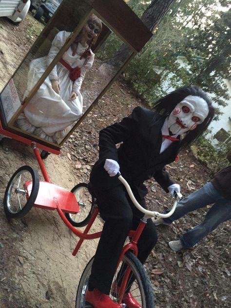 Conjuring Costume Ideas, Annabelle And Jigsaw Costume, Jigsaw And Annabelle Costume, Halloween Slasher Costume, Saw Head Trap Costume, Creepy Halloween Ideas Costumes, Billy Jigsaw Costume, Saw Couple Costume Halloween, Jigsaw Couple Costume