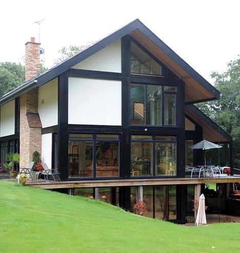 Small glas house (Huf Haus) Hauf Houses, Huff Haus, Huff House, Modern Eco Friendly Home, Woodland House, Welded Furniture, House Cladding, Concept Models Architecture, Exterior Remodel