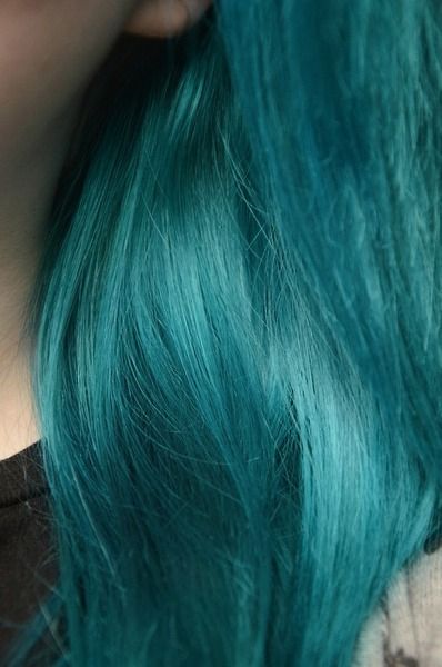 Perfect teal hair color Dark Aqua Hair, Lagoon Blue Hair, Teal Blue Hair Color, Bright Teal Hair, Blue Turquoise Hair, Teal Hair Color Turquoise, Smokey Teal Hair, Teal Hair Short, Turquoise Hair Aesthetic