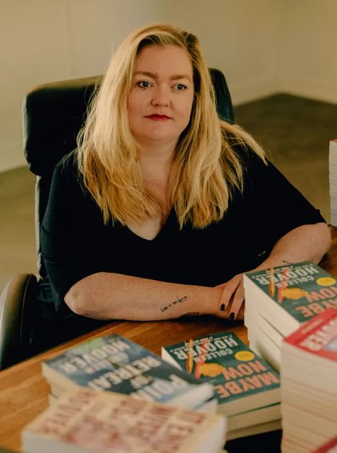 ‘Never seen anything like it’: how Colleen Hoover’s normcore thrillers made her America’s bestselling author | Books | The Guardian American Celebrities, Moving To Boston, Fear Of Love, Writing Style, Ugly Love, It Ends With Us, Power Of Social Media, Social Media Trends, Colleen Hoover