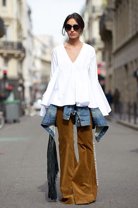 Street Style: A Lesson In Layering Flared Pieces Pants Street Style, 70 Outfits, What To, To Wear, Extra Long Sleeves, Looks Street Style, Women Street, Street Style Inspiration, Pantalon Large