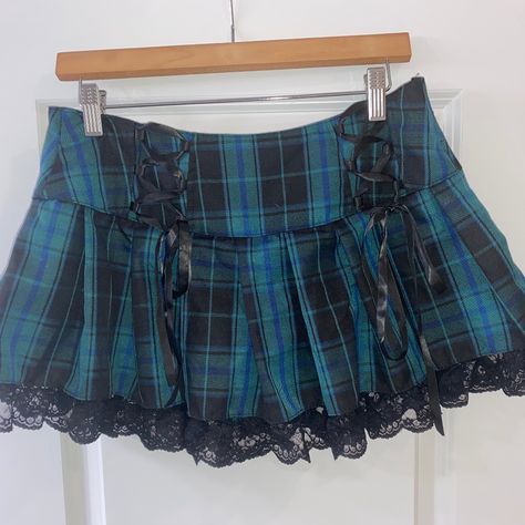 Nwot M Dollskill Widow Mini Skirt Elissabat Outfit, Scene Skirts, Dollskill Outfits, Scene Skirt, Scene Girl Outfits, Girlfriend Clothes, Monster High Clothes, Oc Outfits, Skirts Outfits