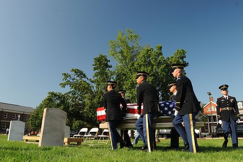 military honors Army Photo, Honor Guard, Military Branches, Army National Guard, Army Rangers, Military Appreciation, Unsung Hero, Military Love, United States Military