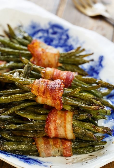 Green Bean Bundles - Spicy Southern Kitchen Quick Sides, Christ Birth, Green Bean Bundles, Bacon Wrapped Green Beans, Thanksgiving Board, Beans With Bacon, Paleo Thanksgiving, Veggie Recipe, Green Beans With Bacon