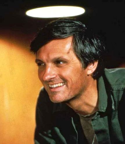 Hawkeye Pierce (Alan Alda) Hawkeye Pierce, Mash Characters, Alan Alda Mash, William Christopher, Mash 4077, Alan Alda, Comedy Tv, Hawkeye, Classic Tv