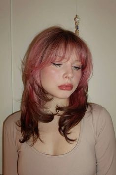 Grown Out Red Hair, Dusty Red Hair, Pink Streaks In Hair, Pink Hair Alternative, Pink Hair Bangs, Brown And Pink Hair, Pink And Purple Hair, Buzzcut Girl, How To Have Style