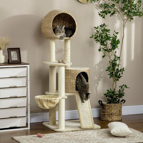 Ce Superbe Arbre À Chat Style Cosy Chic Mélant Les Revêtements En Jacinthe D'eau, Sisal Et Peluche Courte Apportera Une Touche D'originalité Et D'élégance Supplémentaire À Votre Intérieur. Doté De Griffoirs, De 2 Niches, D'une Plateforme, D'un Hamac Et D'un Grattoir, Votre Chaton Ou Chat Pourra Se Développer Et S'épanouir Pleinement ! Caractéristiques : - Arbre À Chat Style Cosy Chic Mélant Les Revêtements En Jacinthe D'eau, Sisal Et Peluche Courte Apportera Une Touche D'originalité Et D'élégan… Cat Climbing Tower, Climbing Tower, Cat Climbing Frame, Modern Cat Tree, Cat Tree Condo, Cat Activity, Cat Perch, Indoor Cats, Wood Cat