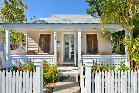 Key West Cottage, Florida Keys Beaches, Bungalow Cottage, West Home, Cottage Exterior, Florida Style, Cottage House, Cottage House Plans, Dream House Plans