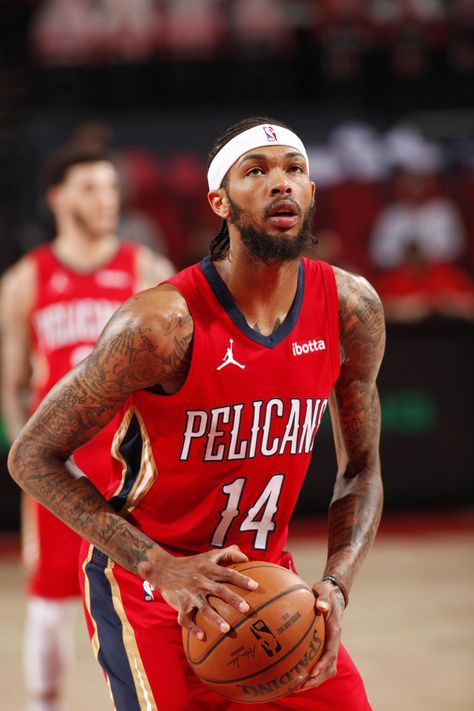 Wallpapers Basketball, Pelicans Basketball, Guy Aesthetic, Action Photos, Brandon Ingram, Nba Wallpapers, Portland Trail Blazers, Basketball Leagues, Nba News