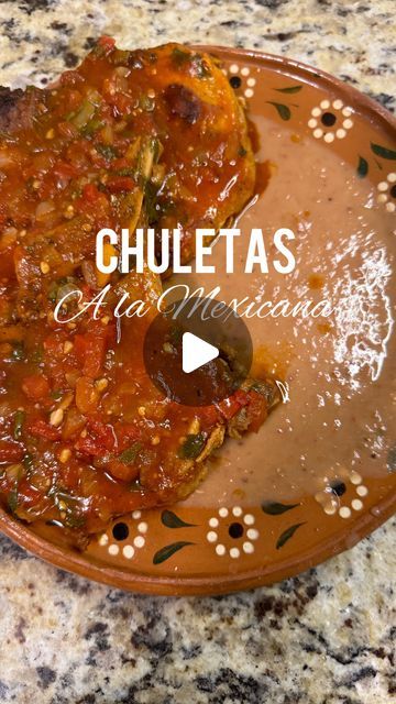 Alba Janeth Celaya JAJACOCINA on Instagram: "Chuletas de puerco a ala Mexicana súper ricas!   #chuletas #chuletasdecerdo #chuletasalamexicana #chuleta #guisados #guisado #guisadosmexicanos #comidamexicanacasera #comida #recetasmexicanas #mexicanfood #porkchops #porkchop #mexicanrecipes #easyrecipes #recetascaseras #jajacocina #explorepage #viralreels" Chuleta Can Can, Chuleta Recipe, Beans A La Charra Recipe, Beef Machaca, Mexican Pork Chops, Posole Recipe, Latin Dishes, Mexican Food Dishes, Smothered Pork Chops