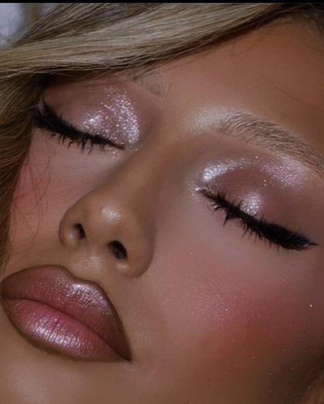 Pink Glowy Makeup Looks, Glowy Eye Makeup, Full Glam Prom Makeup, Glowy Pink Makeup, Pink Glowy Makeup, Pink Prom Makeup, Glossy Makeup Look, Pink Makeup Aesthetic, Pink Glam Makeup