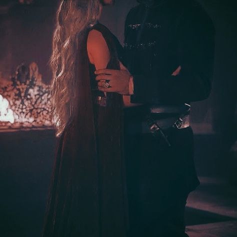 Princess And Guard Aesthetic, Dark Fantasy Romance Aesthetic, Ash Princess Aesthetic, Fantasy Love Aesthetic, Fbaa Aesthetic, Medieval Fantasy Aesthetic, Fantasy Romance Aesthetic, Daena Targaryen, Royalty Core