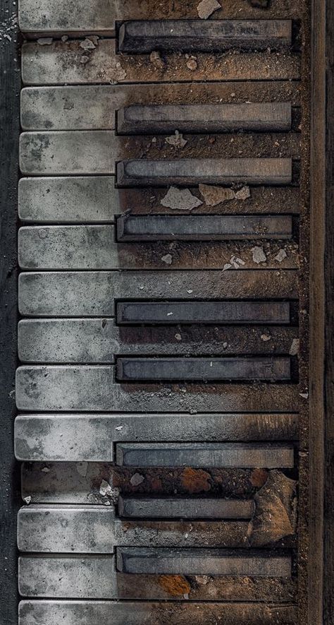 Piano Keys Aesthetic, Abandoned Mansion For Sale, Old Piano, Piano Art, Old Pianos, Fotografi Vintage, Affinity Photo, Wallpaper Pastel, Peeling Paint