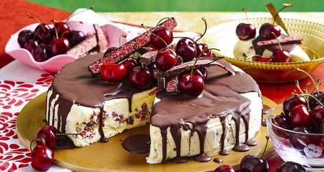 Cherry ripe ice-cream cake Artichoke Cups, Spinach Artichoke Cups, Cherry Ice Cream, Dinner Party Desserts, Ice Cream Cake Recipe, Spinach Artichoke, Party Desserts, Ice Cream Cake, Vanilla Ice Cream