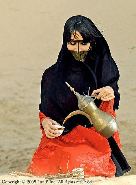 Emirati Woman with face covering Burqa, Sheila and A'baya in the UAE desert. Arabic Coffee, Arabian Women, Arab Culture, Desert Life, Arabic Art, Arab Women, Arabian Nights, People Of The World, North Africa