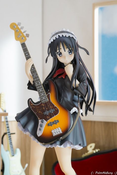 Mio Akiyama Icon, Holding Guitar, Mio Akiyama, Dynamic Poses Drawing, Figure Anime, K On, Figure Photography, Anime Figurines, Figure Poses