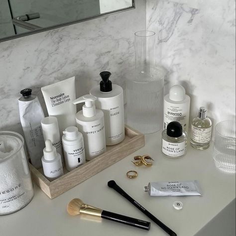 Vision Board Photos, Beauty Must Haves, Bathroom Inspo, Skincare Ingredients, Beauty Favorites, My New Room, Clean Beauty, Future House, Beauty Care