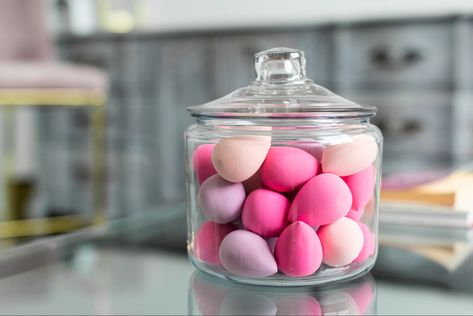 Makeup studio ideas. Beauty blender decor ideas Dr Bedroom, Makeup Commercial, Makeup Artist Studio, School Dr, Teen Pregnancy, Studio Makeup, Beauty Blenders, Top Makeup, Makeup Blender