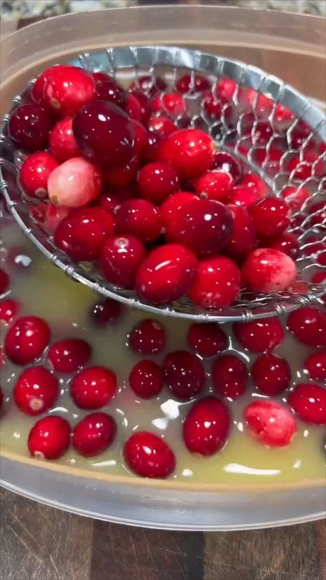 🔥 YOU NEED THESE CANDIED CRANBERRIES IMMEDIATELY! #cranberries #candiedcranberries #easyrecipe #Thanksgiving #holidays #4ingredients… | Instagram Cranberry Candy Recipes, Candied Cranberries Recipe, Candied Cranberries, Sugared Cranberries, Candy Treats, Candy Recipes Homemade, Frozen Cranberries, Cherry Candy, Cranberry Recipes