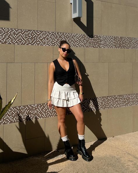 mini skirts & chunky boots > fit is @citybeachaustralia use code “holidaze” for 20% off! #gifted • • • outfit ideas, spring outfits 2024, summer outfit, spring ootd, cute outfit ideas, outfit inspiration, outfit inspo #springoutfits2024 #outfitideas #outfitinspo #linenclothing #citybeachaustralia #linentop #springoutfitinspo #cuteoutfits Outfit Ideas Spring, Spring Ootd, Boots Fit, Cute Outfit Ideas, Ootd Spring, Ideas Outfit, Chunky Boots, Cute Outfit, Linen Top