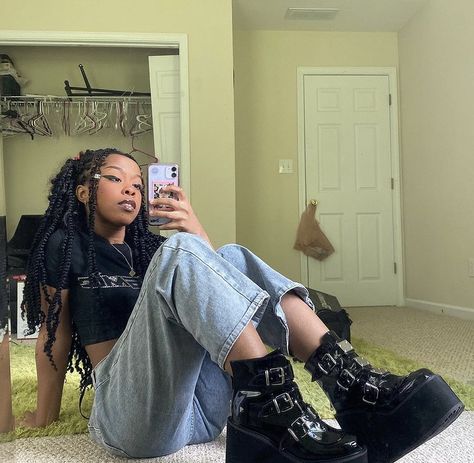 Grunge Outfits Black, Black Alternative Girl, Dreamy Fashion, Pastel Clothing, Chill Aesthetic, Afro Punk Fashion, Minimalist Streetwear, Alt Girls, Alt Girl