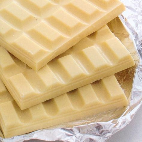 White Chocolate Desserts, Chocolate Pairings, Chocolate Pictures, Chocolate Dreams, White Chocolate Ganache, Kinds Of Desserts, How To Roast Hazelnuts, Fun Foods, Chocolate Coconut