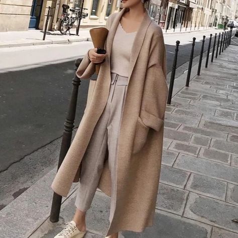 Women's Oversized Coats. I love the all popular camel-tan coat. This coat is timeless and will never go out of style. Add a belt to your coat. Oversized Sweater Coat, Women Long Cardigan, Tan Coat, 일본 패션, Elegant Coats, Long Knit Cardigan, Stripe Outfits, Looks Street Style, Oversized Coat