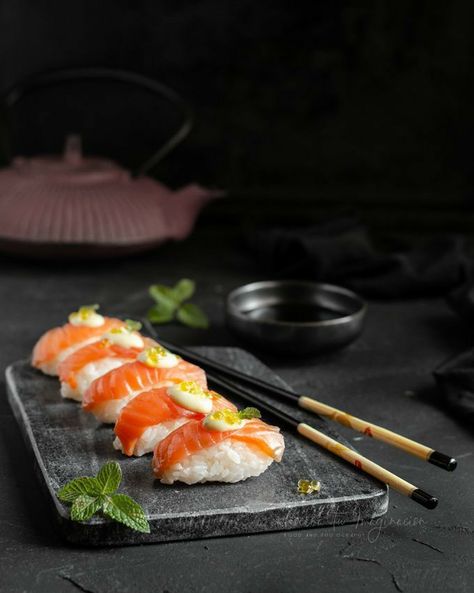 Nigiri Sushi Aesthetic, Nigiri Aesthetic, Japanese Food Photography, Sushi Roll Recipes, Japanese Food Sushi, Nigiri Sushi, Food Photoshoot, Food Photography Tips, Food Drink Photography