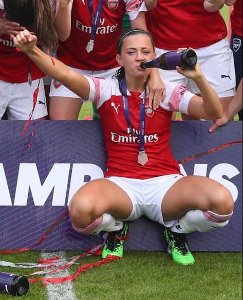 Katie Mccabe, Caitlin Foord, Soccer Girlfriend, Arsenal Jersey, Soccer Goals, Woman Meme, Arsenal Ladies, Women’s Soccer, Soccer Goal