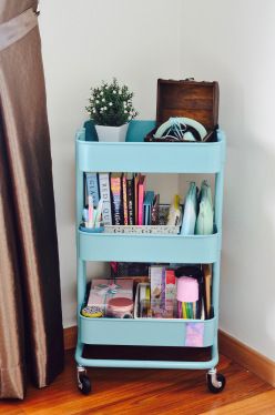 Ikea Trolley Books, Rolling Book Cart, Book Trolley Aesthetic, Ikea Trolley Ideas, Craft Trolley, Book Trolley, Ikea Trolley, Organizing Aesthetic, Aesthetic Organizer