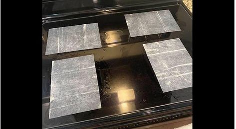 Glass Top Stove Cleaning, Clean Flat Top Stove, How To Clean A Glass Cooktop, Glass Stovetop Cleaning Tips, How To Clean A Flat Top Stove, Dryer Sheets To Clean Stove Top, How To Clean Glasstop Stove, Glass Stove Top Cleaning Hacks, How To Clean A Glass Stove Top