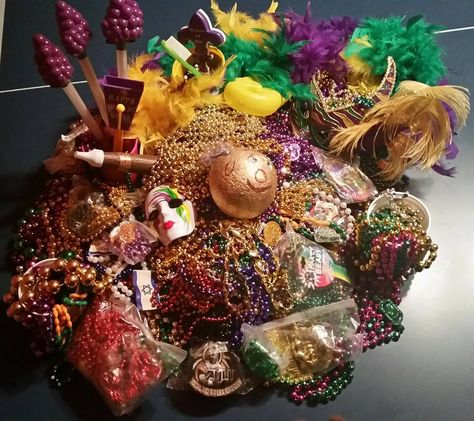 How to Catch Mardi Gras Throws Mardi Gras Throws Diy, Mardi Gras Bead Mosaic, Artistic Mardi Gras Eye Mask, Mardi Gras Carnival Eye Mask, Mardi Gras Alligator, Mardi Gras Float, Mardi Gras Throws, Mardi Gras Beads, Mardi Gras