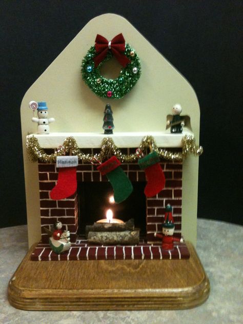 CHRISTMAS SCENE Candle holder Diy Christmas Scene Ideas, Christmas Miniatures Scene Diy, Miniature Christmas Scenes, Christmas Miniatures Scene, Christmas Frames Diy, Christmas Dollhouse, Christmas Diorama, Diy Nativity, Christmas Decorations Cheap