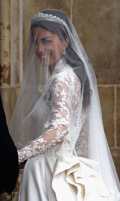 Kate Middleton's wedding dress: A closer look at the Alexander McQueen creation - Photo 1 Kate Middleton Wedding Dress, Principe William Y Kate, Kate Und William, Düşes Kate, William E Kate, Middleton Wedding, Kate Middleton Wedding, Prins William, Princesa Real