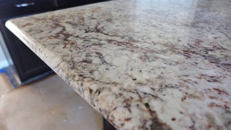 25 White Granite Countertop Colors for Kitchen - Homenish White Ice Granite Countertops, Cream Granite Countertops, Thunder White Granite, White Springs Granite, Super White Granite, Cream Colored Kitchens, White Ice Granite, River White Granite, White Granite Kitchen