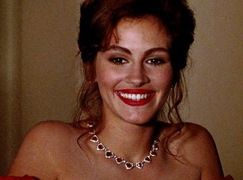 Julia Roberts Style 90s Pretty Woman, Pretty Woman Costume Julia Roberts, Pretty Woman 1990 Movie, Julia Roberts Pretty Woman Red Dress, Julia Roberts Movies, Pretty Woman Movie, 90s Stars, Girl Celebrities, Hair Shows