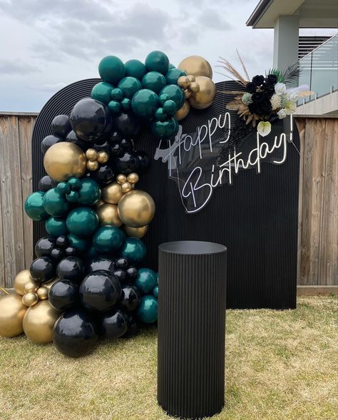 Neon Balloons, Black Party Decorations, Surprise Birthday Decorations, 21st Bday Ideas, Happy Birthday Decor, Black And Gold Balloons, Anniversaire Harry Potter, 30th Birthday Party, Gold Party Decorations