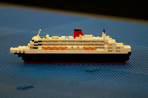 IMG_9379 | Warren Elsmore | Flickr Lego Cruise Ship, Lego Micropolis, Costa Concordia, Lego Microscale, Lego Boat, Lego Designs, Lego Titanic, Lego Army, Lego Micro