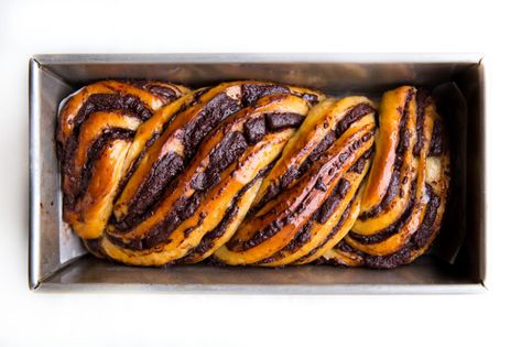 Babka Cake, Gluten Free Crumble, Babka Recipe, Broma Bakery, Chocolate Babka, Kale Smoothie, Bacon Egg And Cheese, Chocolate Bread, Smitten Kitchen