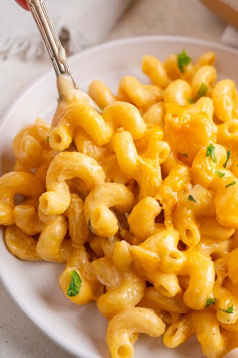 Tini's Mac And Cheese (Viral TikTok Recipe) Chef Tinis Mac And Cheese Recipe, Tini’s Mac And Cheese, Tinis Macaroni And Cheese Recipe, Tini Mac And Cheese, Tinis Macaroni And Cheese, Best Mac And Cheese, Mac Cheese Recipes, Mac And Cheese Recipe, Bread Recipes Sweet