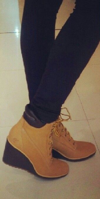 Sexy Timberland wedge boots. Just got me some. Thanks boo. @Kat Simmaly Wedge Boots Outfit, Platform Dress Shoes, Timberland Boots Outfit Mens, Styling Clothes, Timberland Boots Outfit, Shoes Boots Timberland, Yellow Boots, Cute Shoes Heels, Fun Clothes