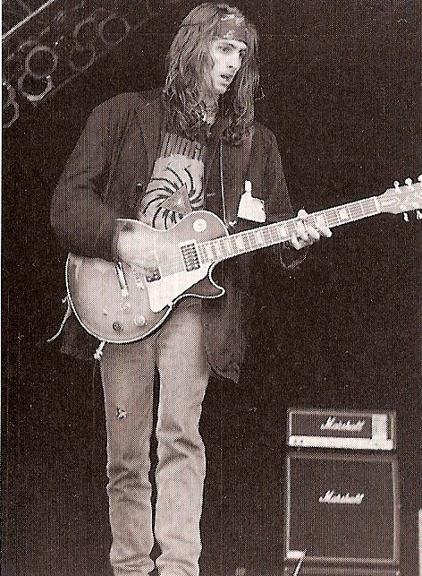 Mike McCready (Pearl Jam, Temple of the Dog, Mad Season) Mike Mccready, Bathtub Gin, Jeff Ament, Matt Cameron, Pearl Jam Eddie Vedder, 1990s Photos, Mad Season, Temple Of The Dog, Grunge Guys